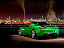 L'arrière de la Tesla Roadster en vert