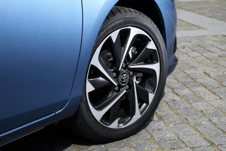 toyota-auris-hybride-0038