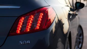 Peugeot 508 HYbrid4 - Signature lumineuse arrière