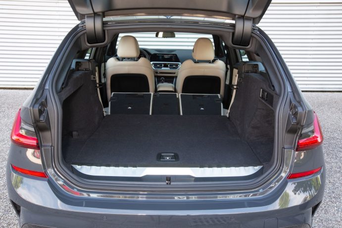 BMW Série 3 330e Touring 2020 08