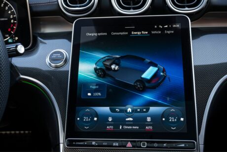 Affichage d'informations concernant le flux d'énergie du véhicule sur l'écran central de la Classe C