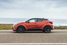 Toyota C-HR SUV hybride 1