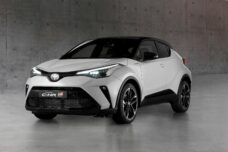 Toyota C-HR SUV hybride 23