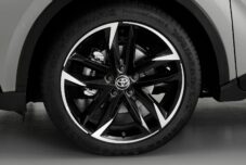 Toyota C-HR SUV hybride 27