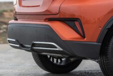 Toyota C-HR SUV hybride 7