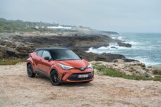 Lancé en 2016, le C-HR a été restylé en 2019