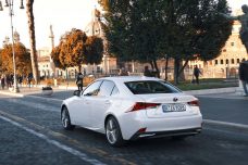 lexus-is-300h-2017-0035