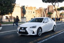 lexus-is-300h-2017-0036