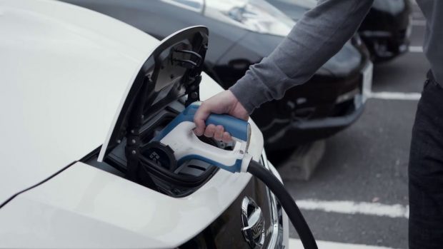 Recharger une voiture électrique : quelle différence entre AC et DC ?