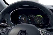 La Megane hybride rechargeable dispose d'un tableau de bord entièrement numérique de 10,2 pouces de diagonale