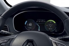La Megane hybride rechargeable dispose d'un tableau de bord entièrement numérique de 10,2 pouces de diagonale