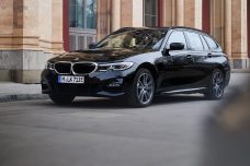 bmw-330e-xdrive-touring-2020
