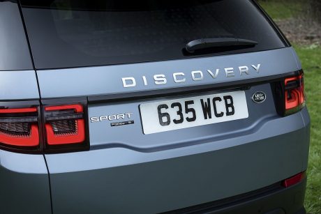 Land-Rover-Discovery-Sport-P300e-2020-09
