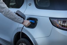 Land-Rover-Discovery-Sport-P300e-2020-10