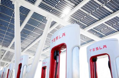 https://www.moteurs-ecologiques.com/podcasts/comment-tesla-impose-sans-forcer-son-standard-de-recharge-rapide/?