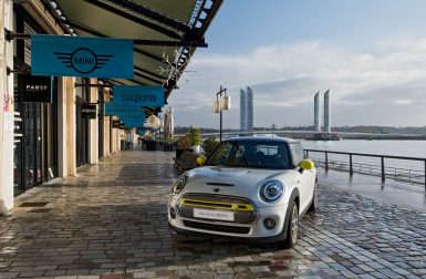 À Bordeaux, ce showroom BMW partage sa passion de l’électrique