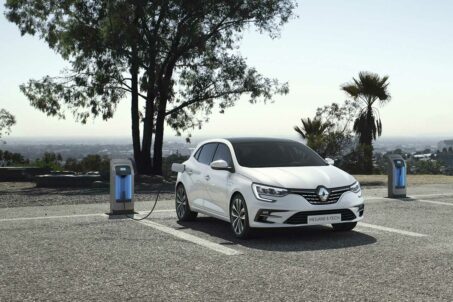 megane-e-tech-berline-03