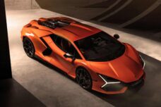Lamborghini Revuelto 4