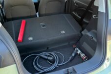 La banquette arrière de la T03 se rabat d'une seule partie