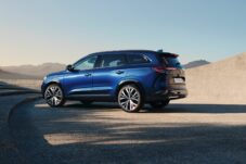 L'Espace embarque un groupe moto-propulseur hybride de 200 ch