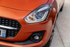 Les feux de jour de la Swift sont à LED et sont intégrés dans les projecteurs