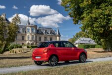 La Swift hybride mesure seulement 3 845 mm de long