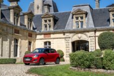 Selon la configuration et les options choisies, la Swift affiche un poids entre 865 et 991 kg