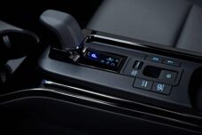 La Prius hybride rechargeable pourra parcourir près de 69 km en mode 100% électrique