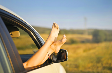 Comment recharger sa voiture électrique à destination pendant les vacances ?