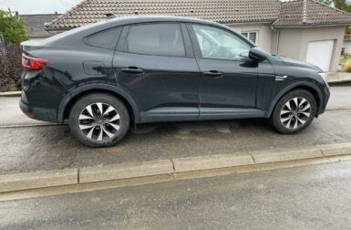 Témoignage – Roulant beaucoup, Catherine est passée du diesel à l’hybride, avec un Renault Arkana