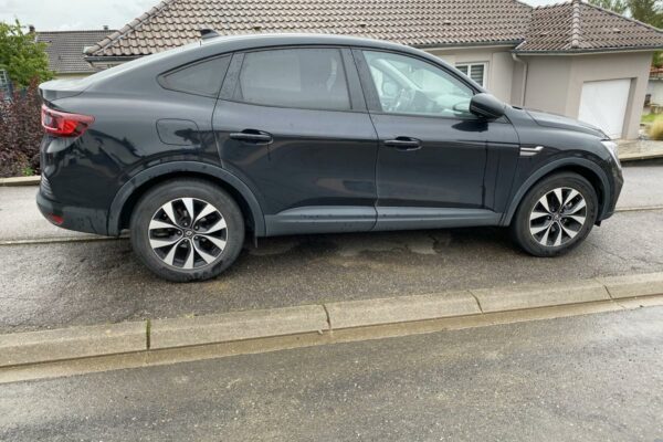 Témoignage – Roulant beaucoup, Catherine est passée du diesel à l’hybride, avec un Renault Arkana