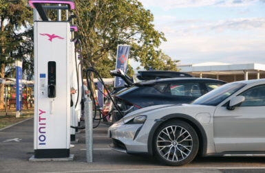 Reportage – Le chassé-croisé en voiture électrique : une journée en enfer sur l’autoroute A7 ?