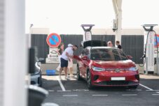 Voyage-electrique-borne-de-recharge-autoroute-a7-aire-11