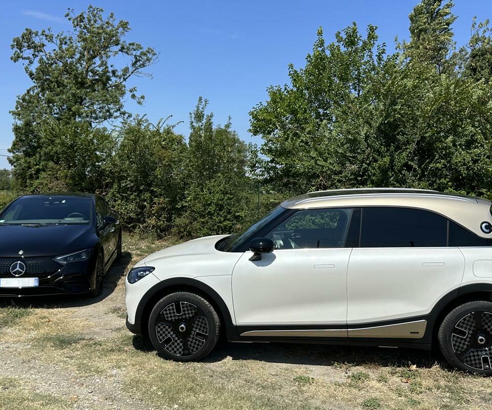 Témoignage – Caroline et Valentin, un couple tout électrique en Mercedes EQE et Smart #1