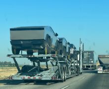 La production du Tesla Cybertruck se précise : des modèles ont été aperçus entre le Texas et la Californie